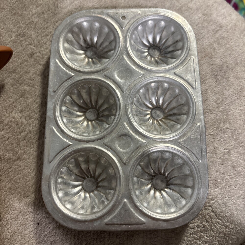 Vintage Chicago Metallic 6 Cup Muffin Pan Swirl Design Aluminum Baking
